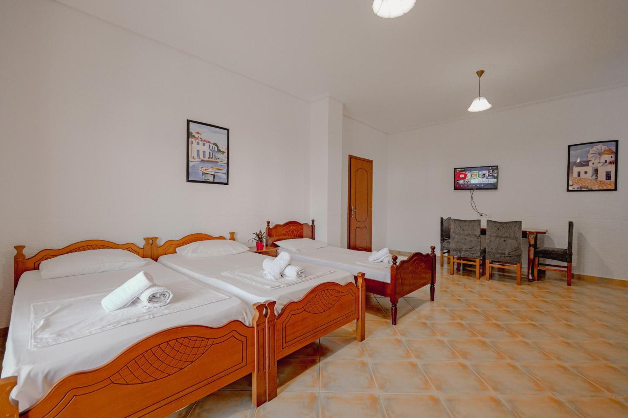 Cozy Downtown Ksamil