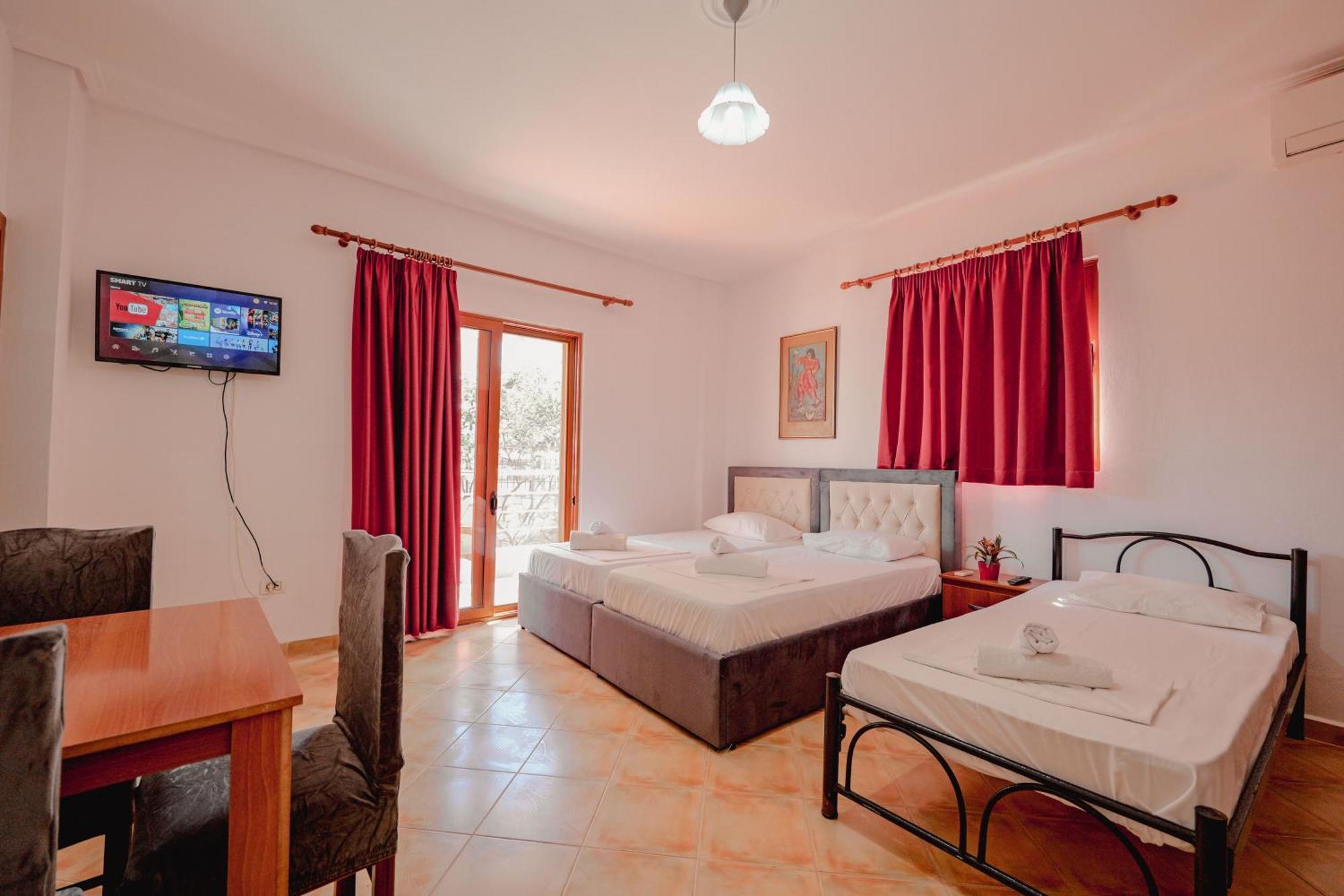 Cozy Downtown Ksamil