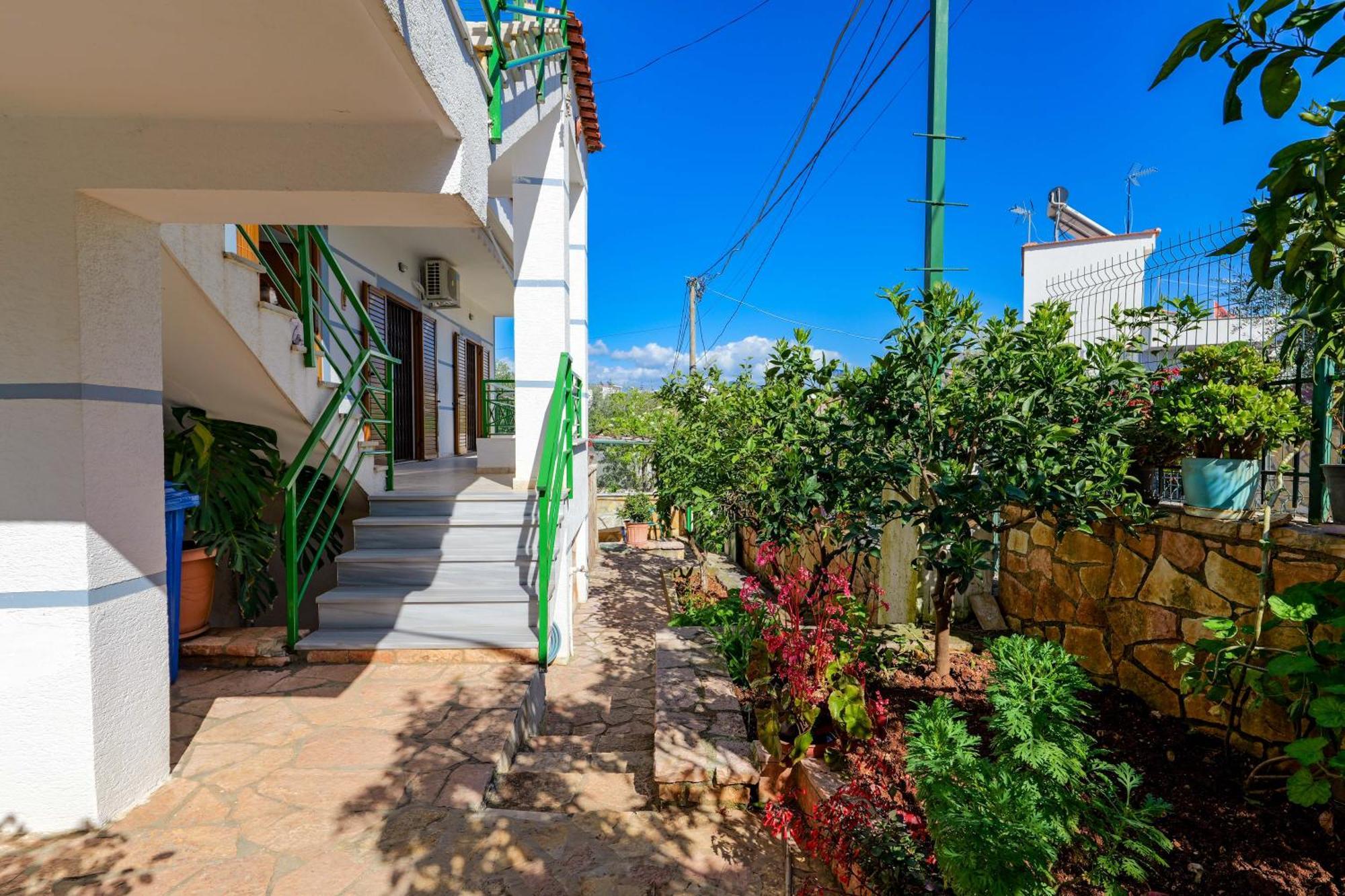 Cozy Downtown Apartament Ksamil