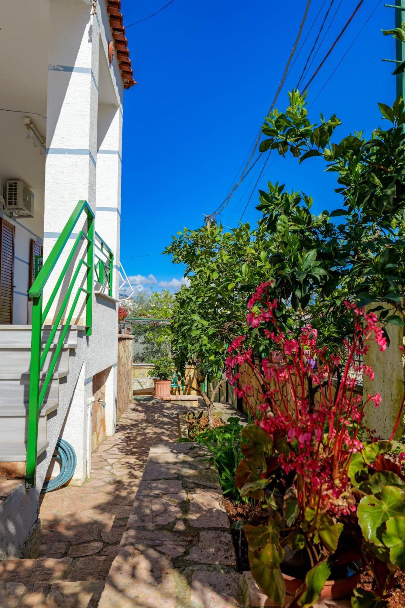 Cozy Downtown * Ksamil