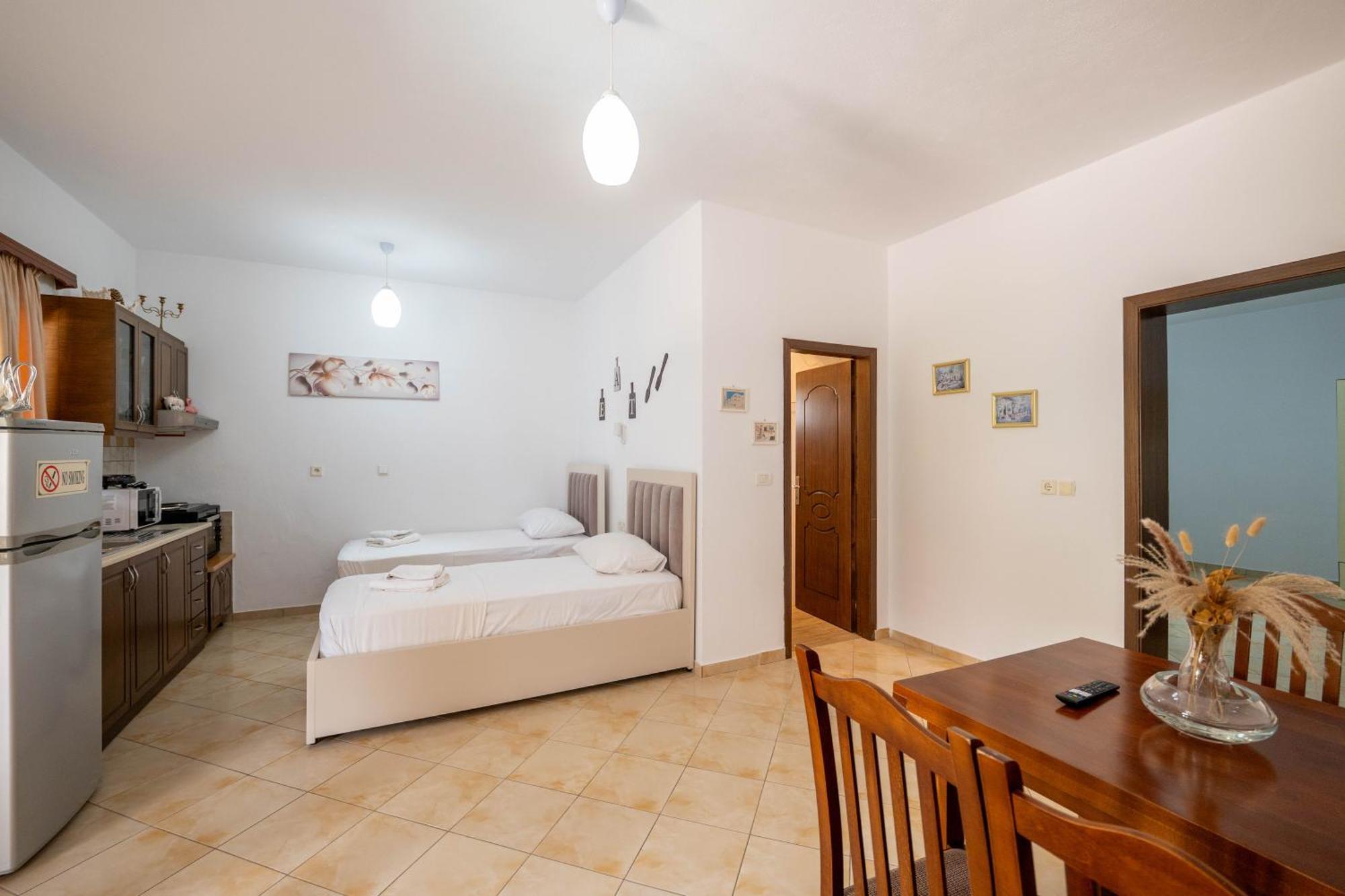 Cozy Downtown Apartament Ksamil