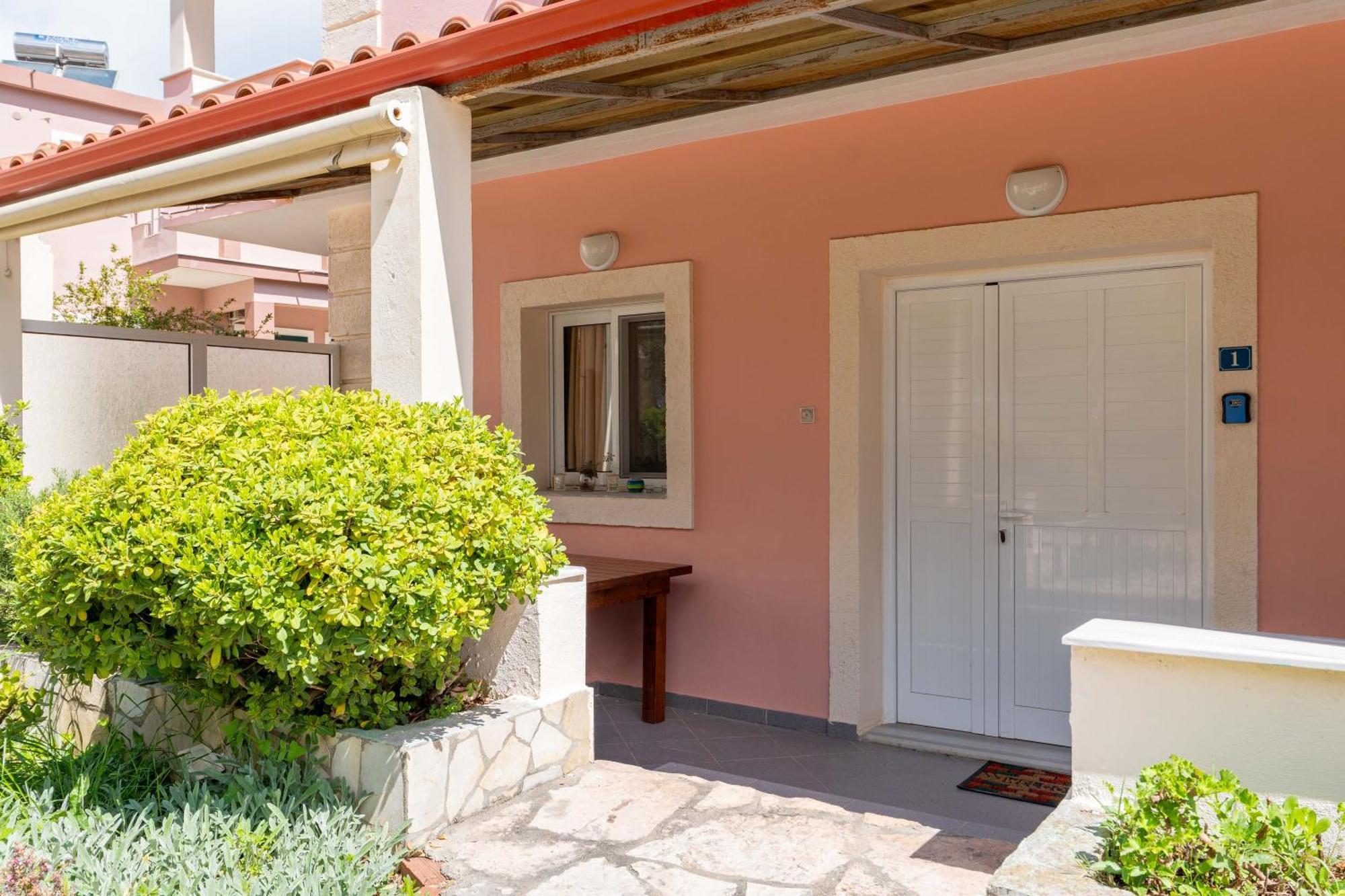 Cozy Downtown Apartament Ksamil