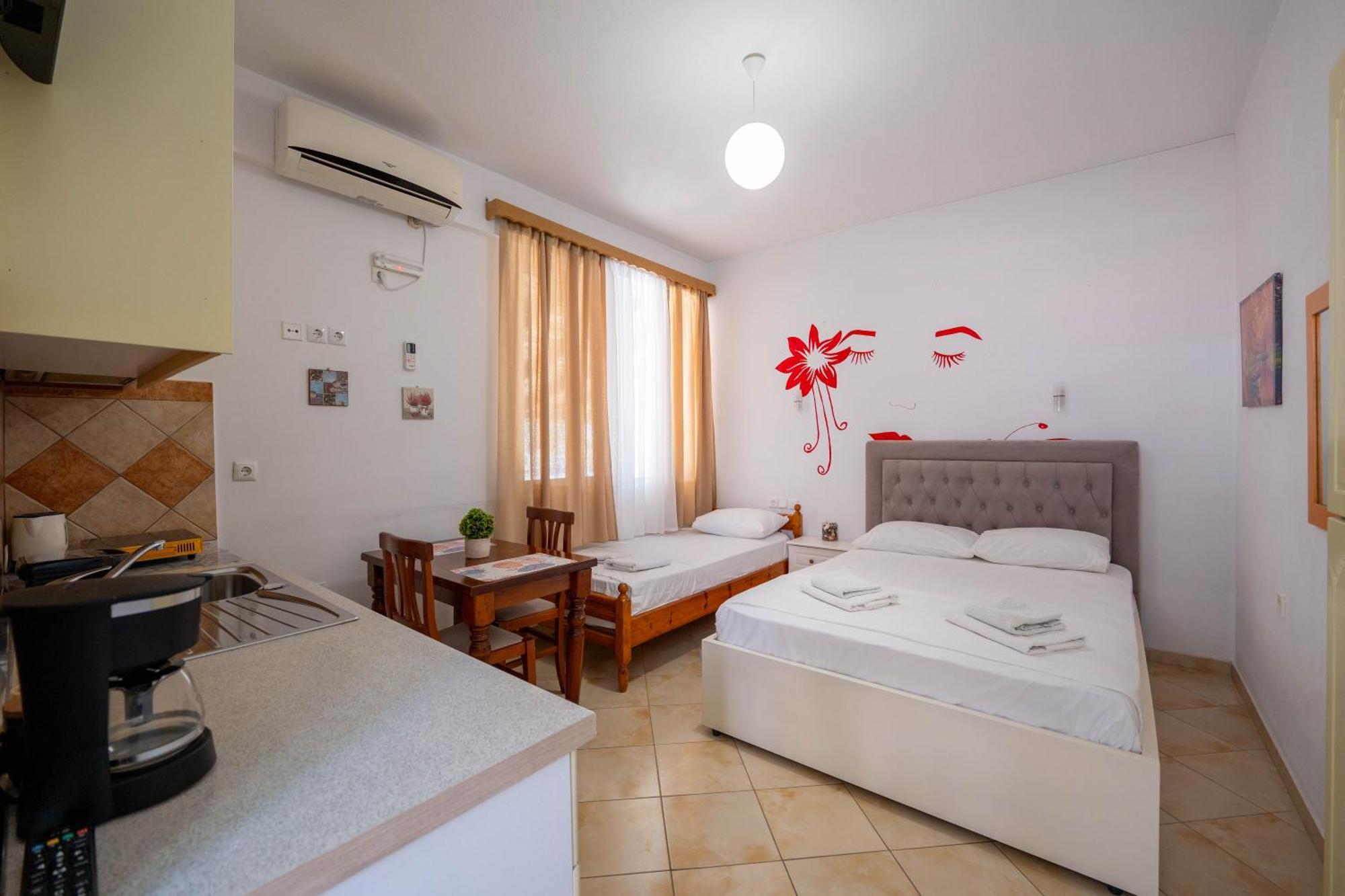 Cozy Downtown Apartament Ksamil