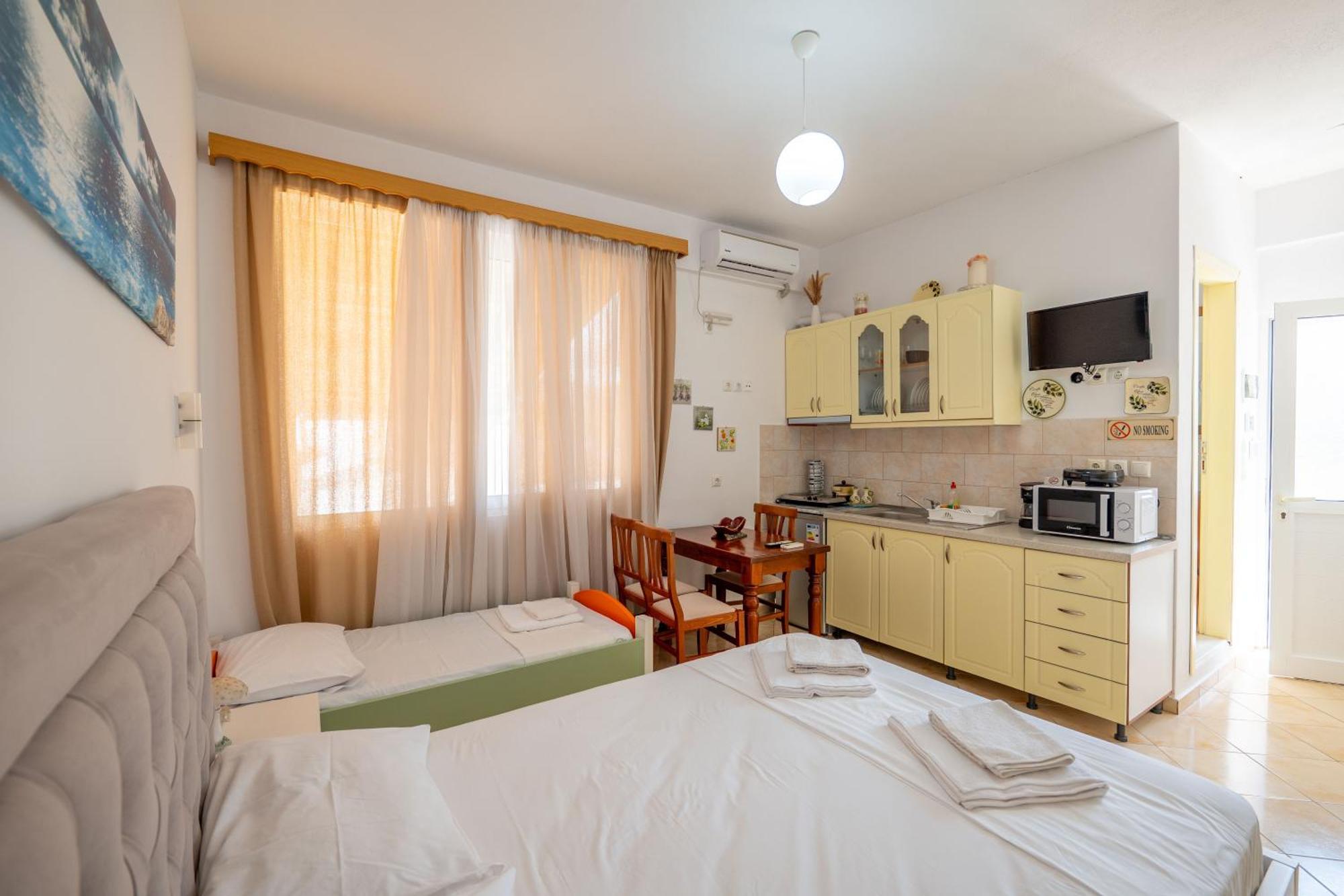 Cozy Downtown Apartament Ksamil