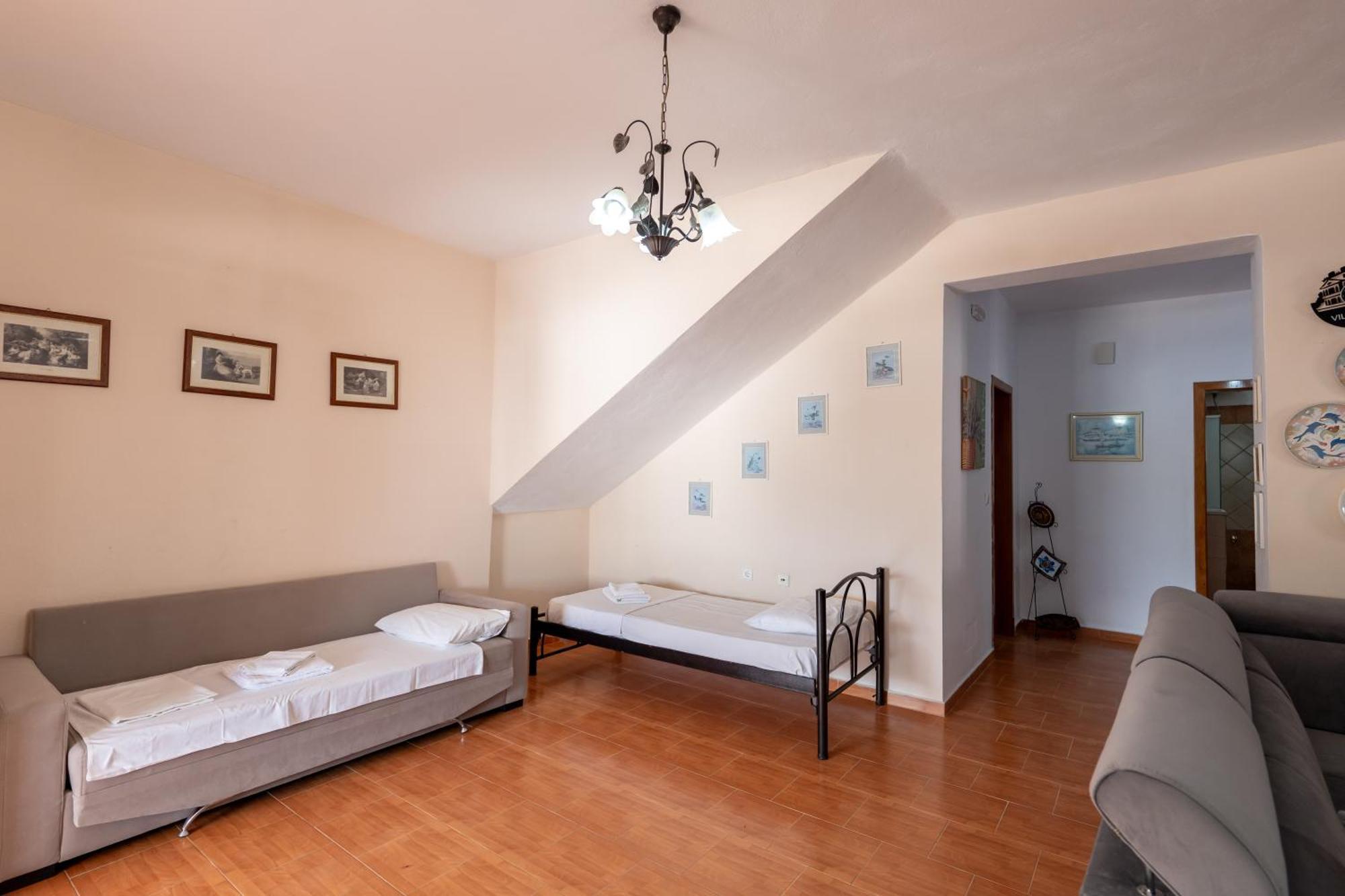 Cozy Downtown Apartament